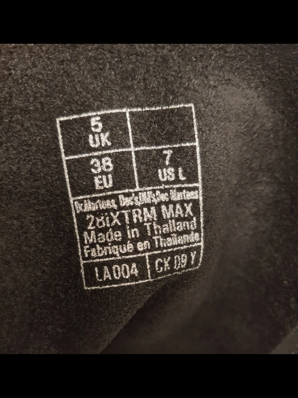 Dr. Martens no box worn